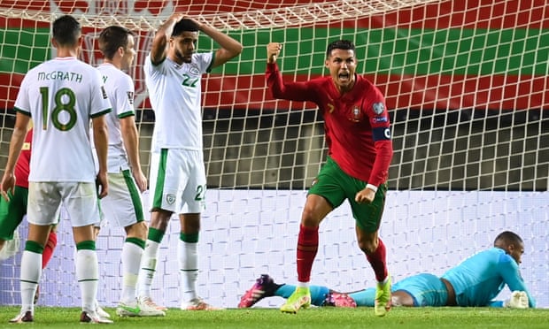 C罗双响破纪录助葡萄牙2-1逆转