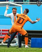 荷兰顶住压力获得胜利 世界杯第12支参赛队产生